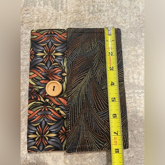 Kindle, IPad or Screen Holder, Velcro Closer, Inside Pocket Travel - Picture 7 of 8